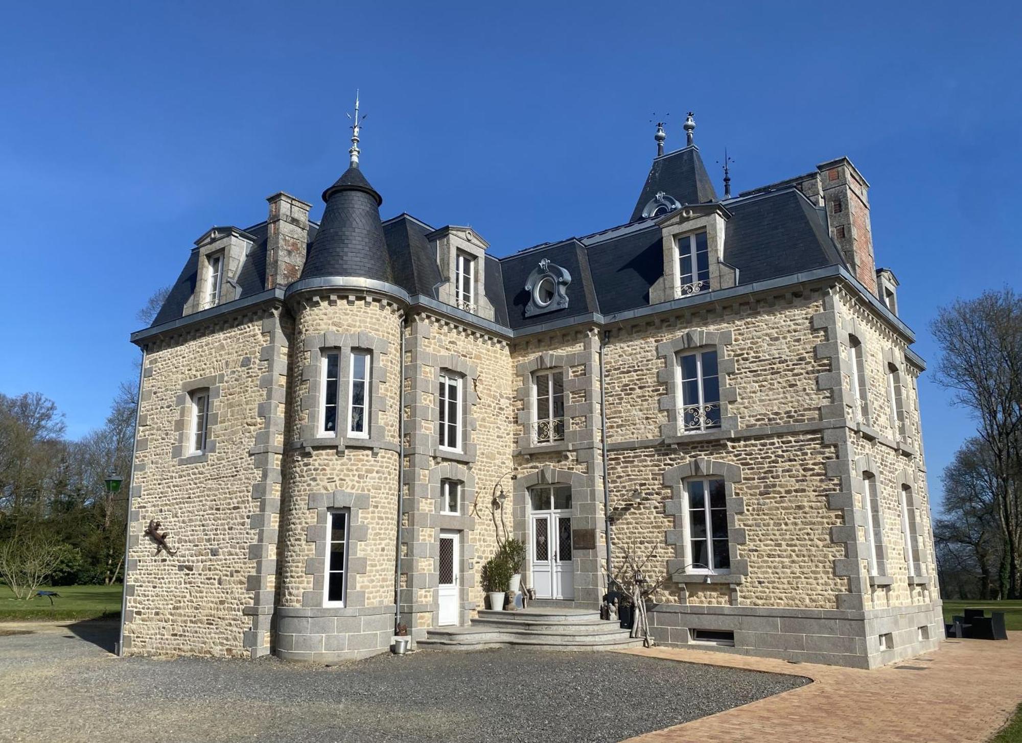 Au Château La Lucerne-dʼOutremer Exterior foto